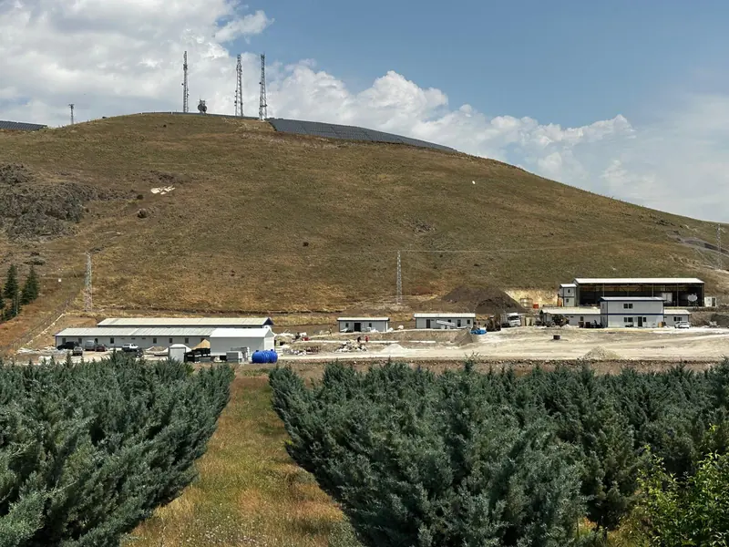 Şantiye sahasında konteyner ve prefabrik yapılar